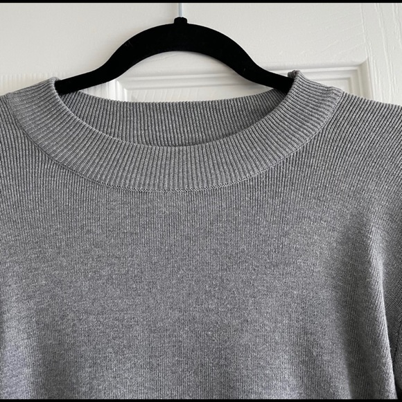 Gray long sleeve mesh top - Picture 3 of 6